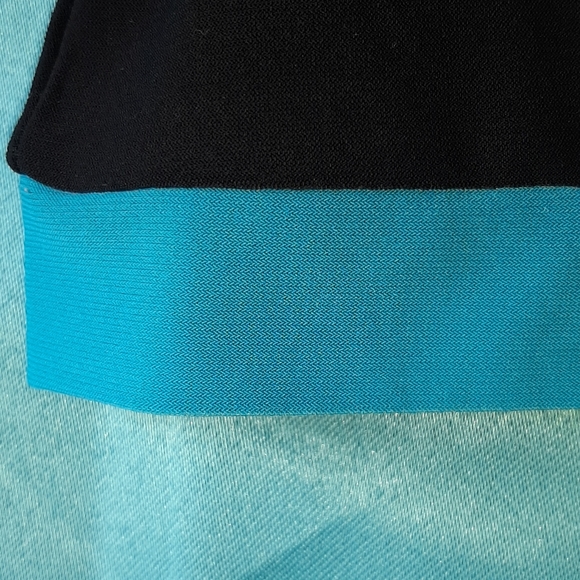 Woman's fun off shoulder top - Picture 5 of 6